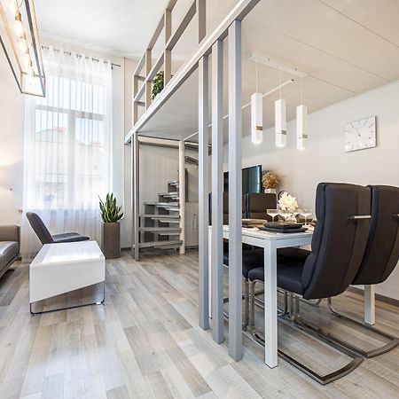 Loft Apartment In Klaipeda Oldtown Bagian luar foto