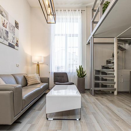 Loft Apartment In Klaipeda Oldtown Bagian luar foto