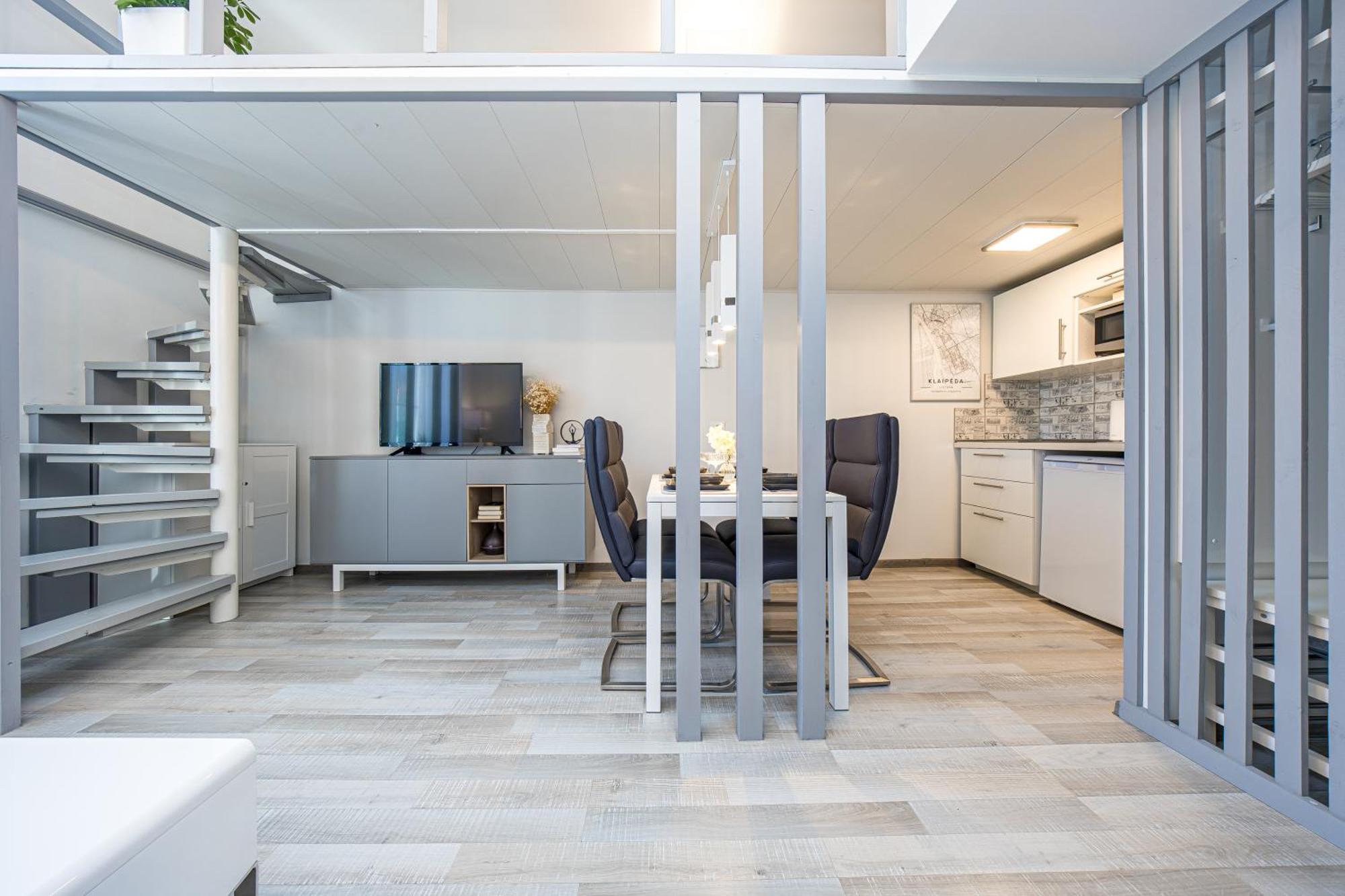 Loft Apartment In Klaipeda Oldtown Bagian luar foto